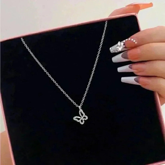 ⚠️Clearance🫧Rhinestone Butterfly Charm Silver Necklace - Picture 2 of 4